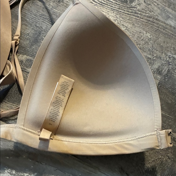 SKIMS Nude Triangle Bra - Picture 5 of 7